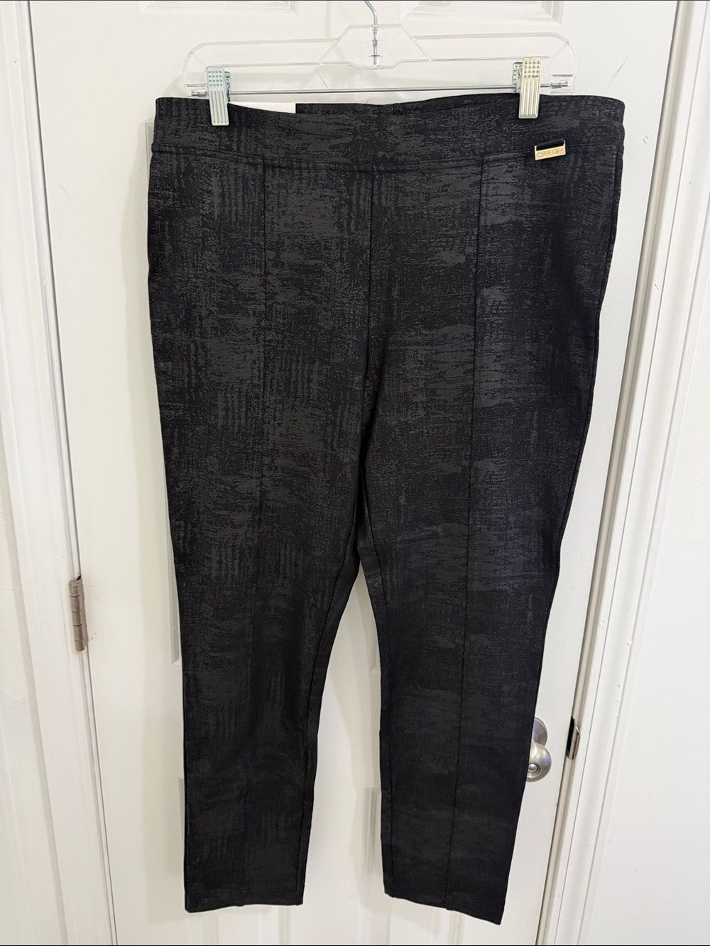 Calvin Klein Sits Below Waist Fitted Through Hips and Tights Slim Leg Size L NWT